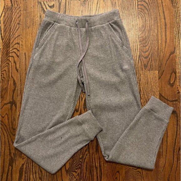 Alo Yoga Muse Sweatpant - Picture 7 of 10